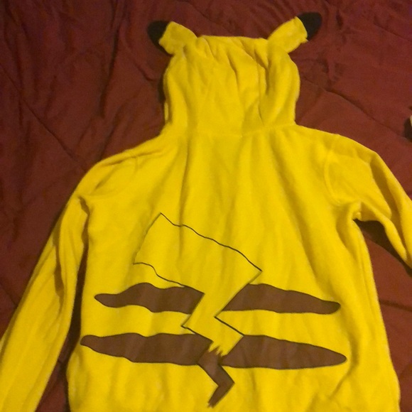 Pikachu jacket - Picture 7 of 8